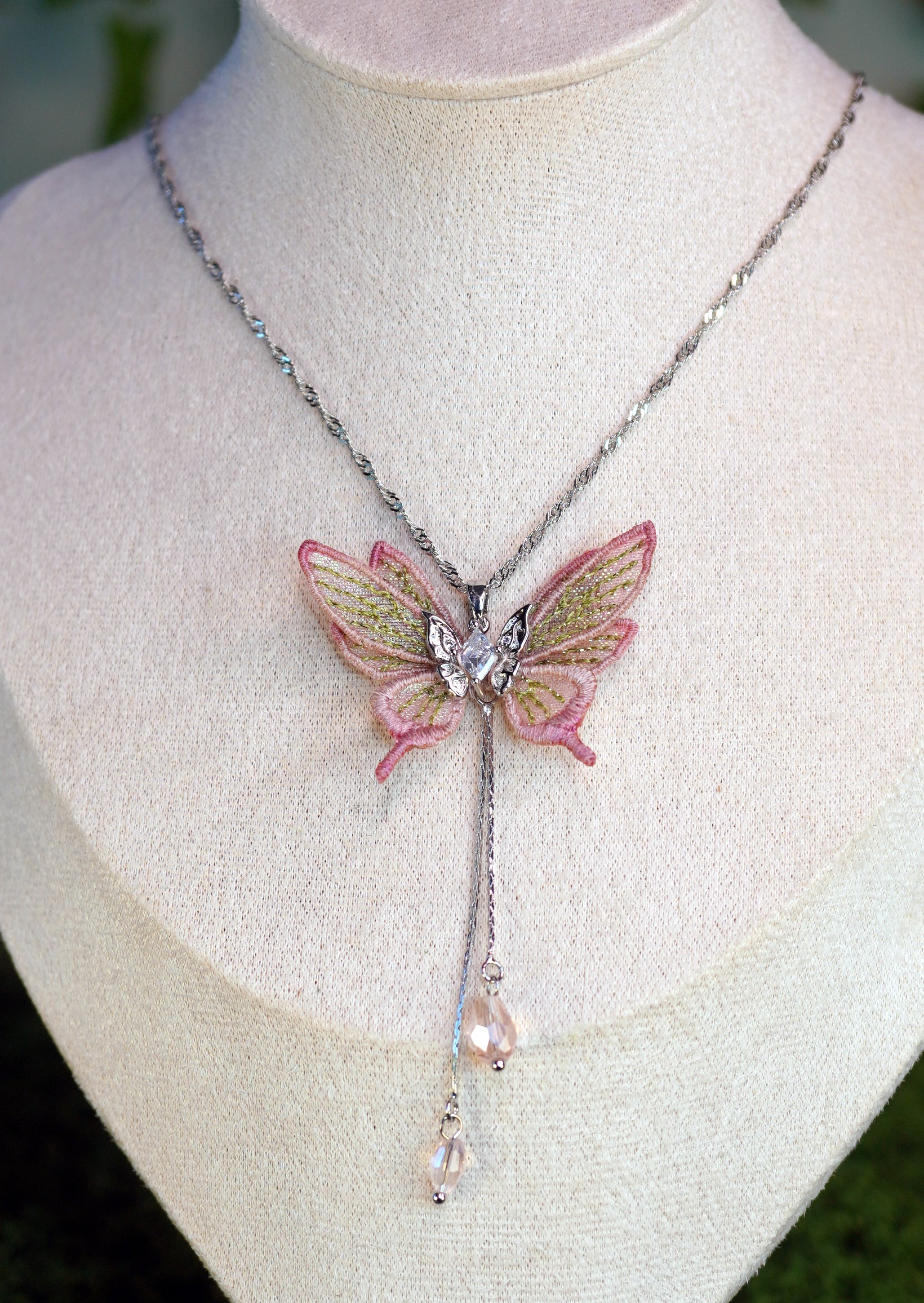 Collier long mini-fée rose