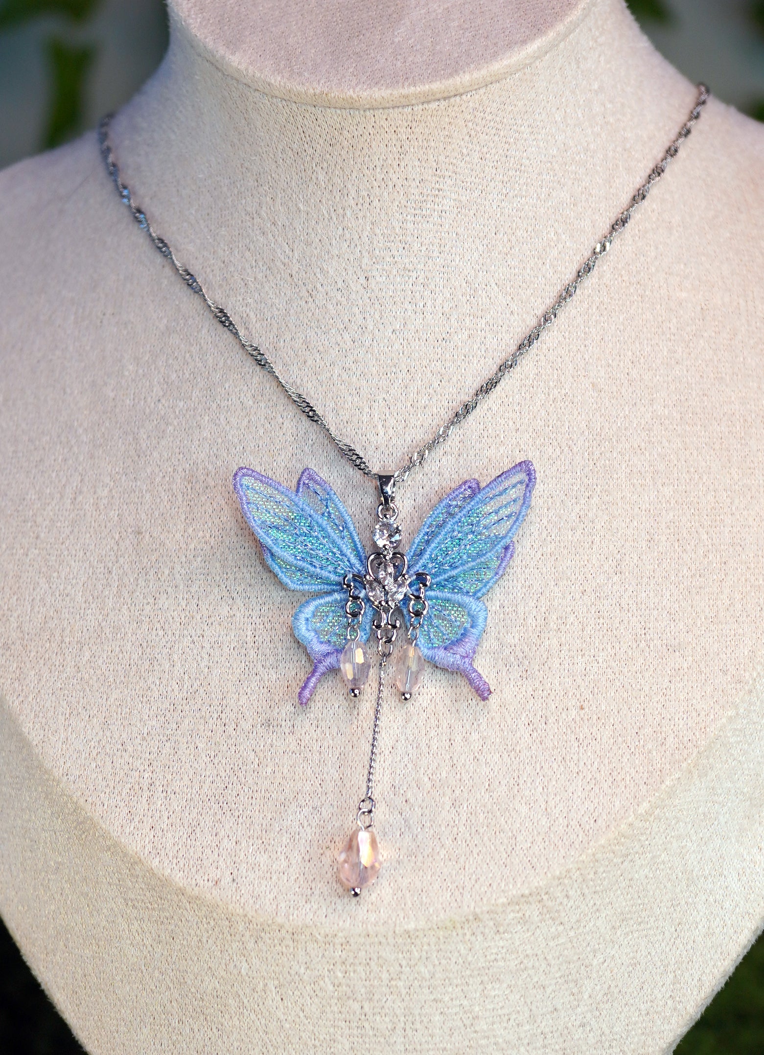 Collier long mini-fée bleu