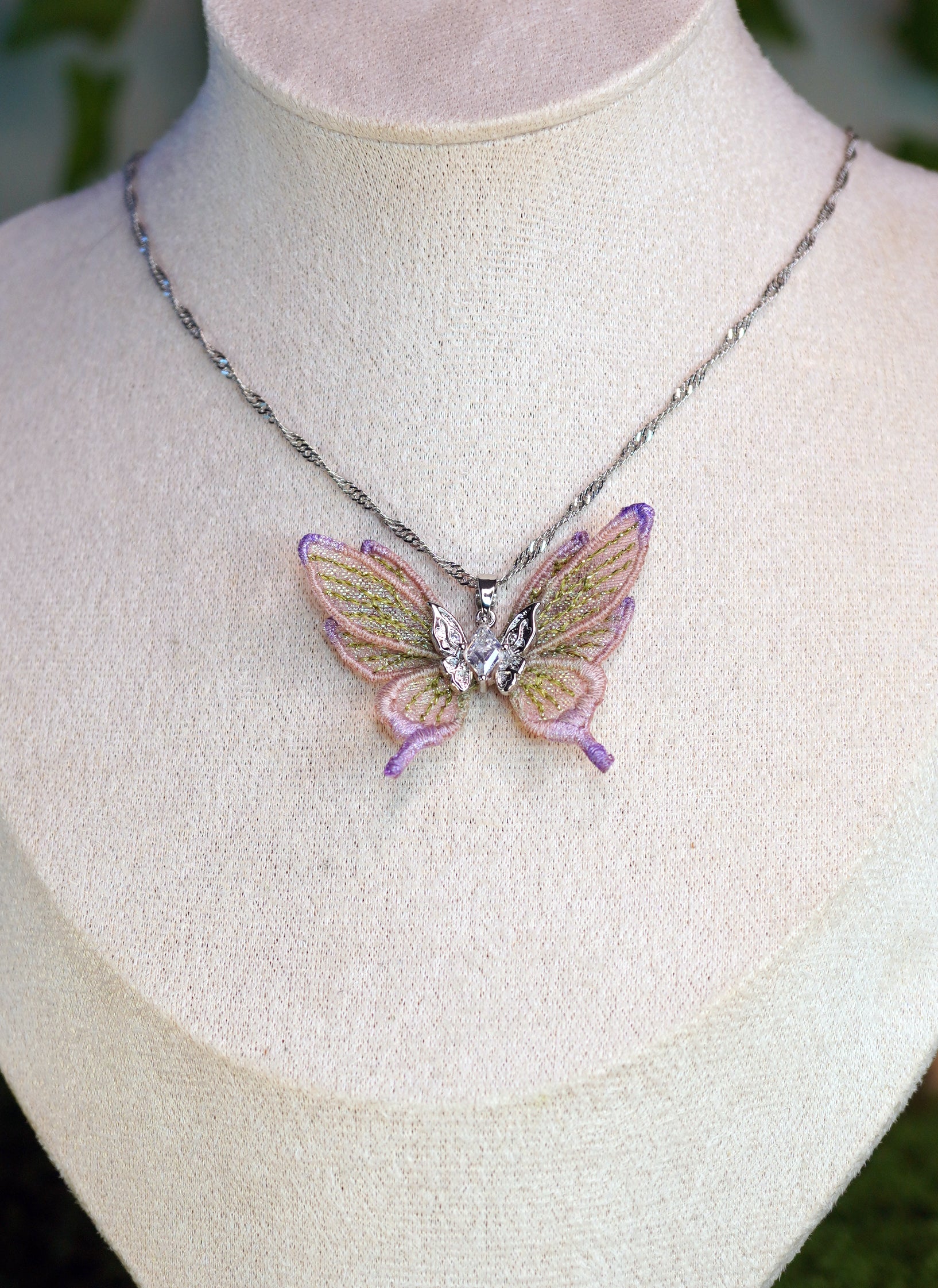Collier mini-fée rose dégradé vert et violet