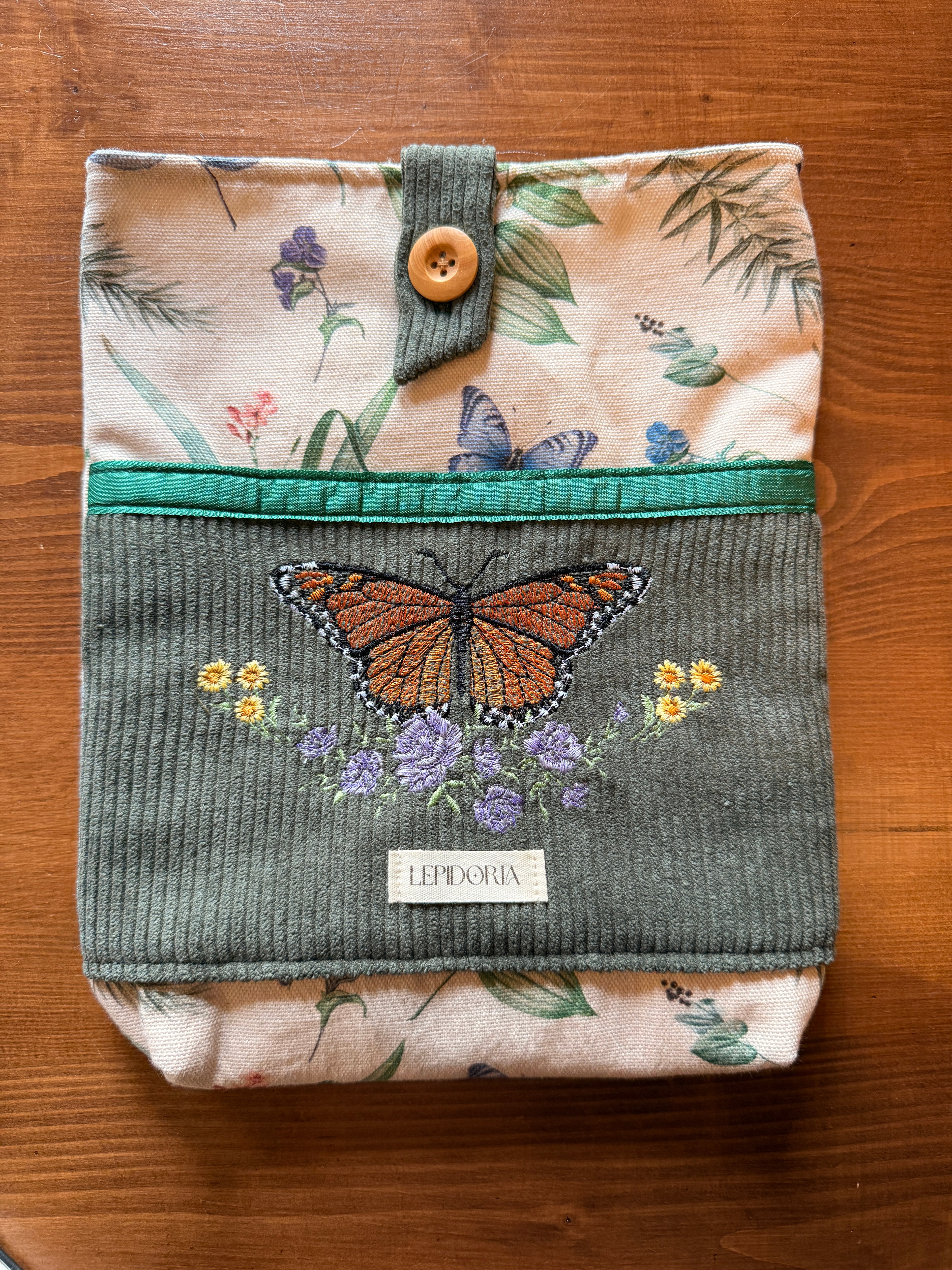 Pochette livre grand format "Papillon et fleurs violettes"