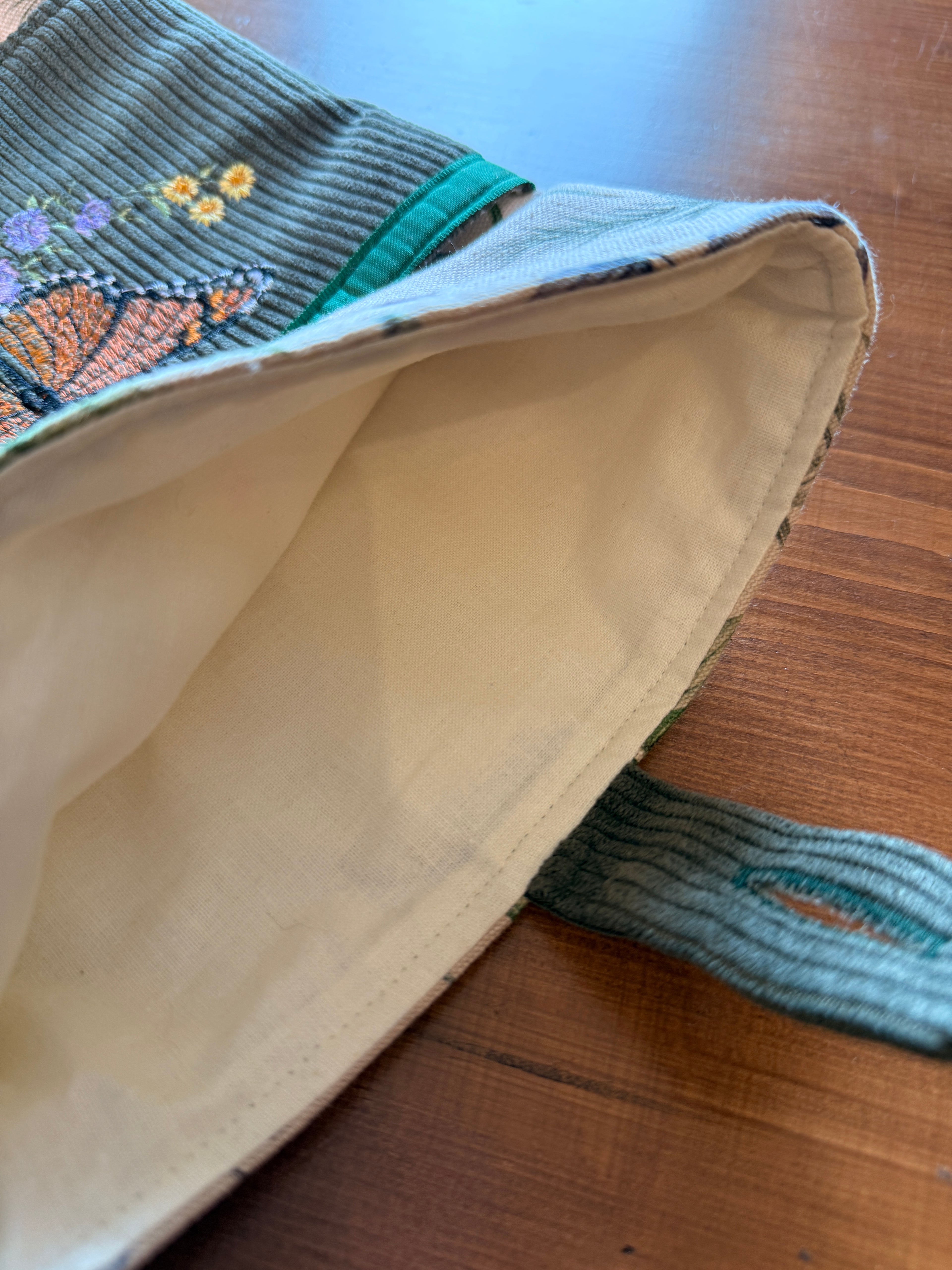 Pochette livre grand format "Papillon et fleurs violettes"