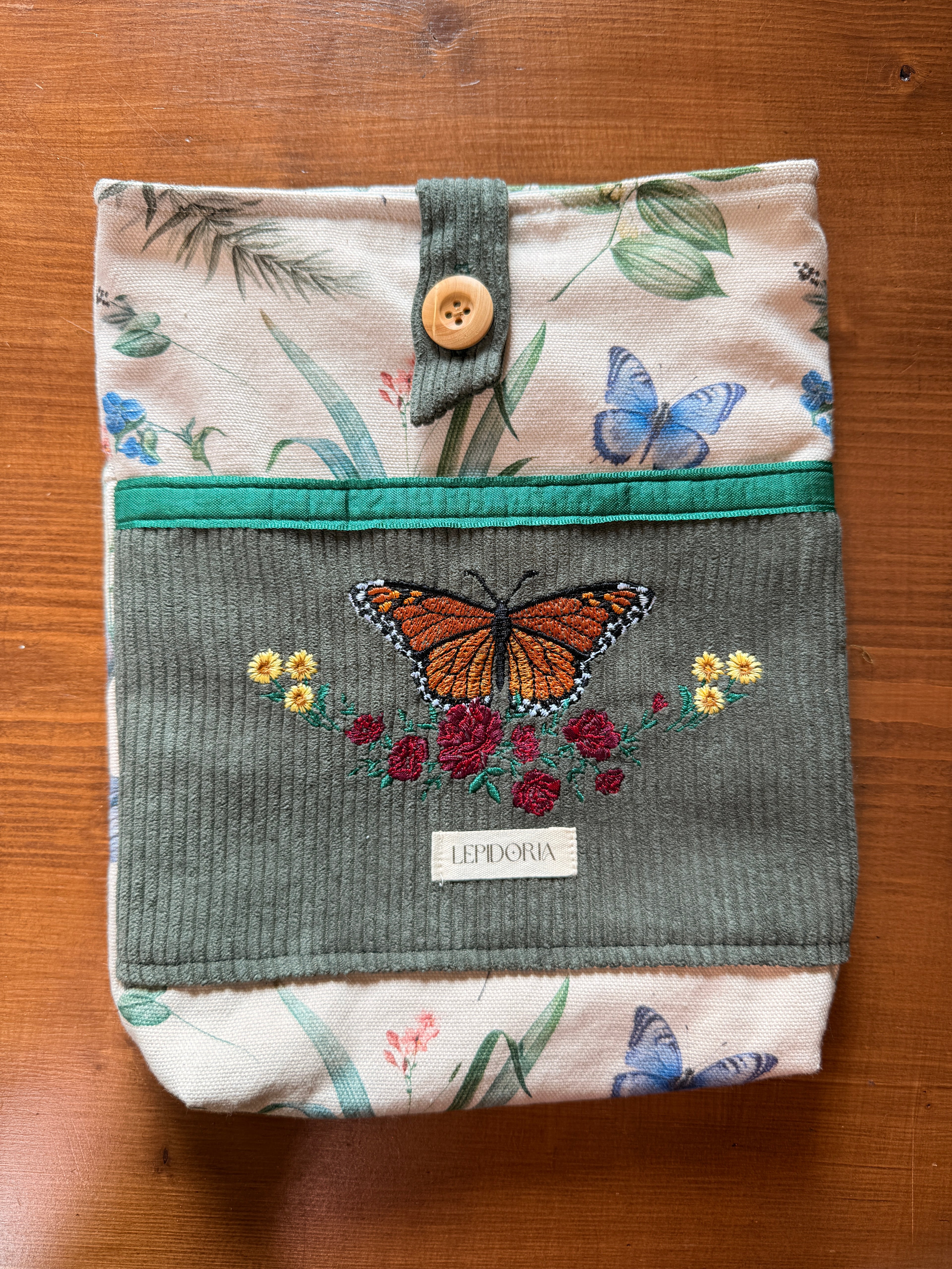 Pochette livre grand format "Papillon et fleurs rouges"